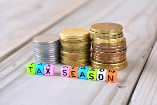 A graphic illustrating the tax advantages of 529 plans, highlighting tax-free growth and withdrawals for qualified education expenses. The design emphasizes how these benefits contribute to How to Maximize Your College Savings Plan: 529 Strategies for 2025.